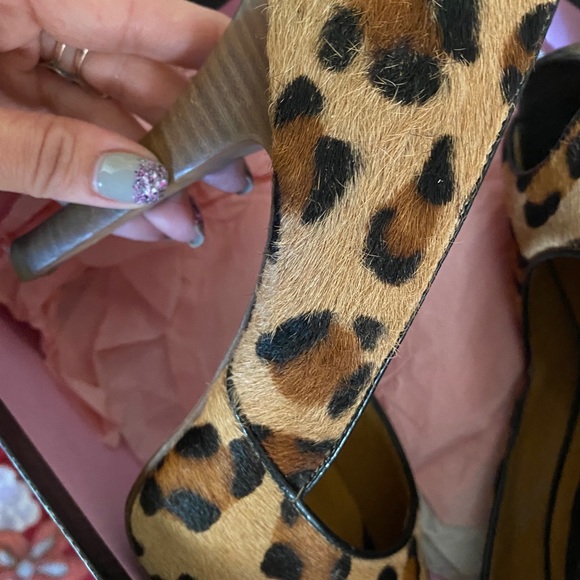 Leopard Pumps 🐆 - Picture 2 of 3